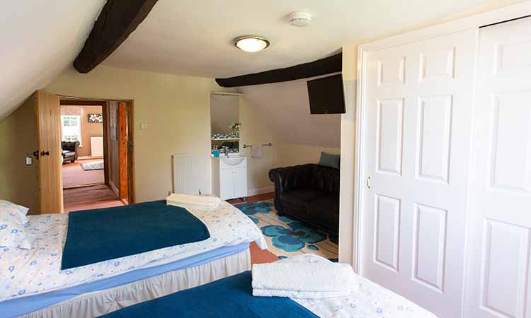 Haselor farm studio twin room